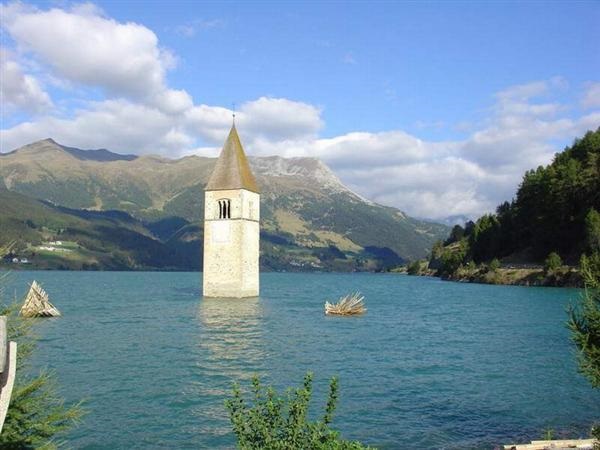 Curon Venosta - Resia Val Venosta Trentino Alto Adige - Italy Traveller ...